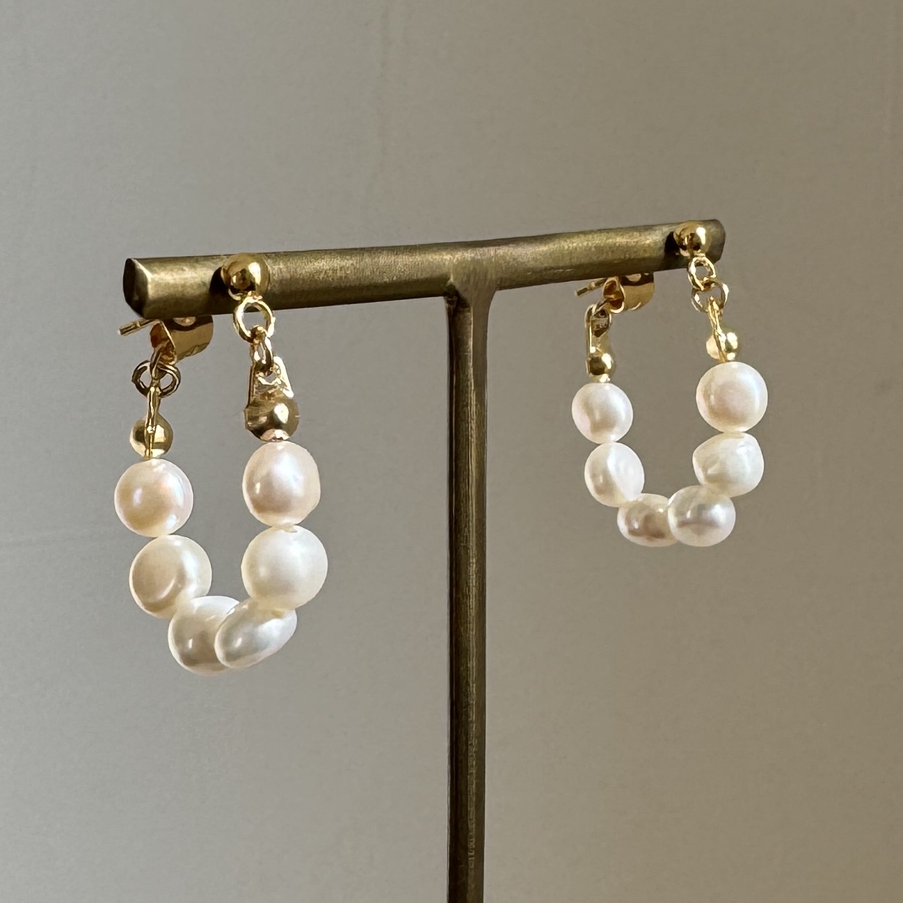 淡水バロックパールフープピアス/イヤリング〈ゴールド・シルバー〉